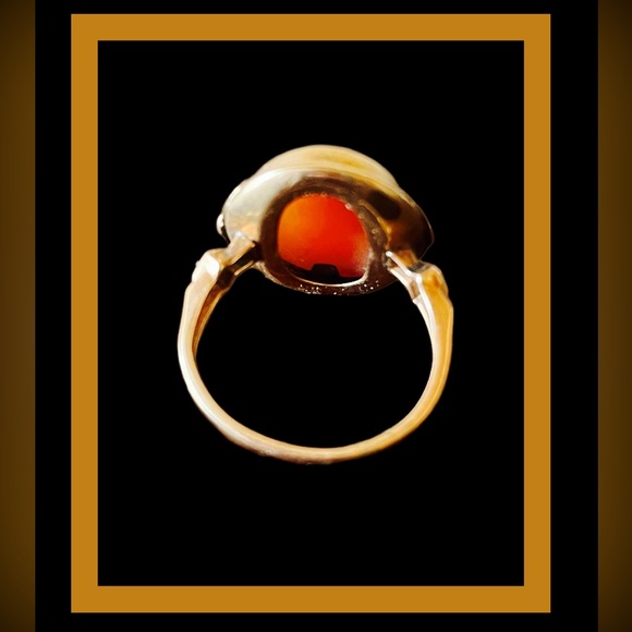 Vintage 10K Yellow Gold Cameo Ring - Picture 3 of 9